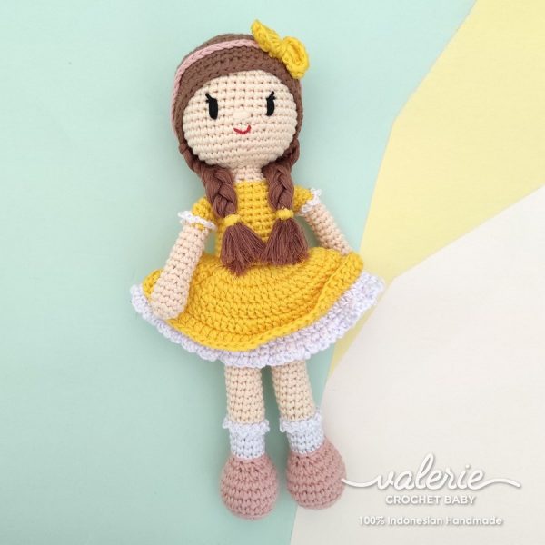 Boneka Rajut Alice in Yellow Dress - Valerie Crochet