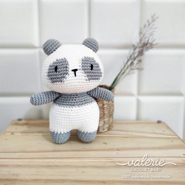 Boneka Rajut Ruben Panda - Valerie Crochet